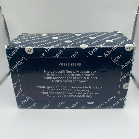 Messengers...Set of Mary, Joseph and baby Jesus. Glass with gold trim. - Picture 11 of 12